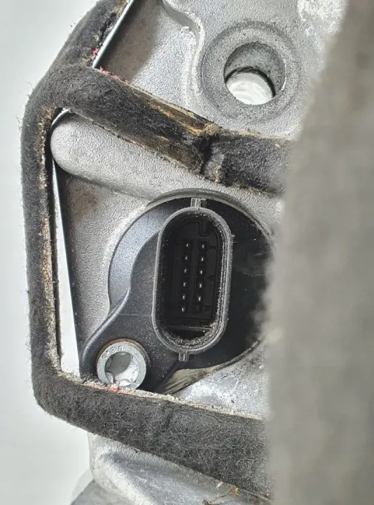 Mercedes W213 2.0 CDI Hybrid sähkömoottori OEM A7252704712 image 9