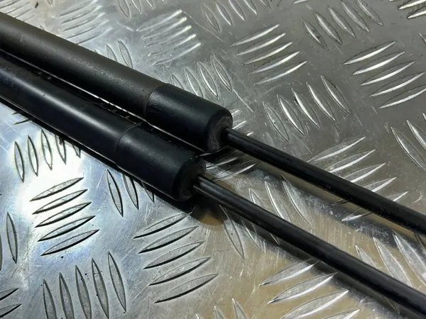 Audi Q7 4L baklucka aktuator 4L0827552F image 2