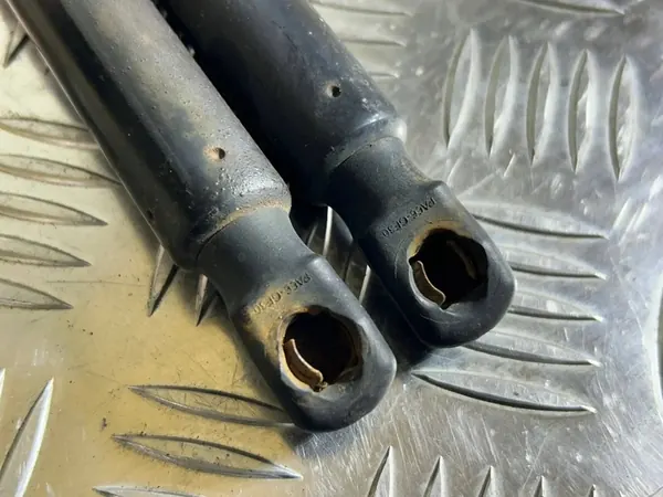 Audi Q7 4L baklucka aktuator 4L0827552F image 3