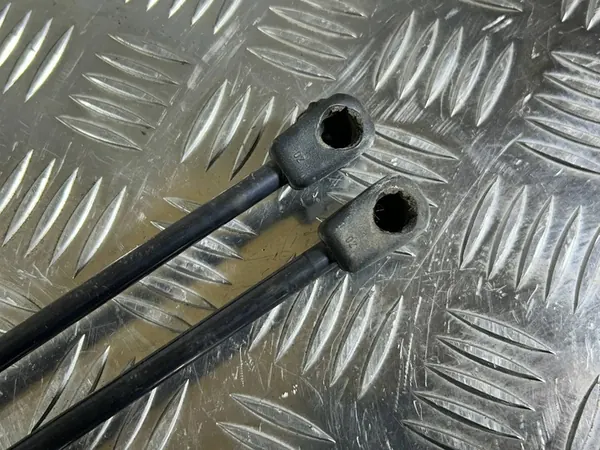 Audi Q7 4L baklucka aktuator 4L0827552F image 4