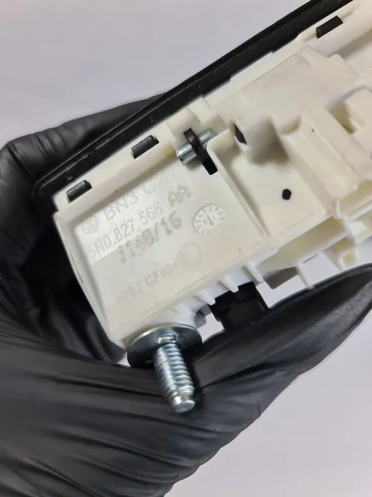 TIGUAN 5N Takaluukun avauskytkin 5N0827566AA image 3