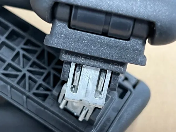 Audi Q8 E-Tron 55 kattokahvat OEM 4K4857607 image 3