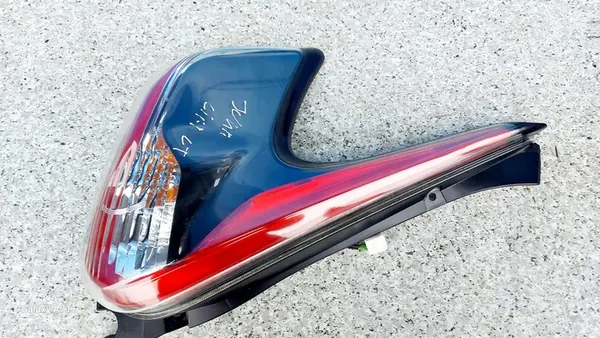 Lámpara trasera izquierda Nissan Juke I Lift image 2