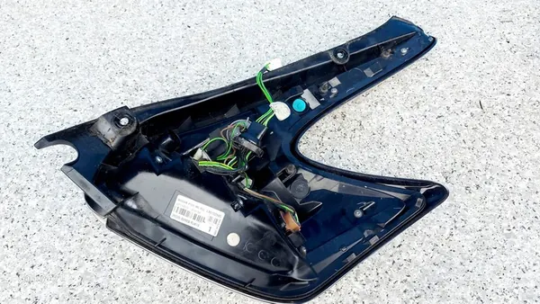 Lámpara trasera izquierda Nissan Juke I Lift image 4