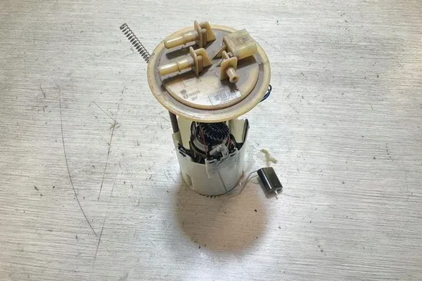 Bomba de combustible MERCEDES-BENZ SPRINTER 5-T FURGON 2.1L A9064705894 image 2