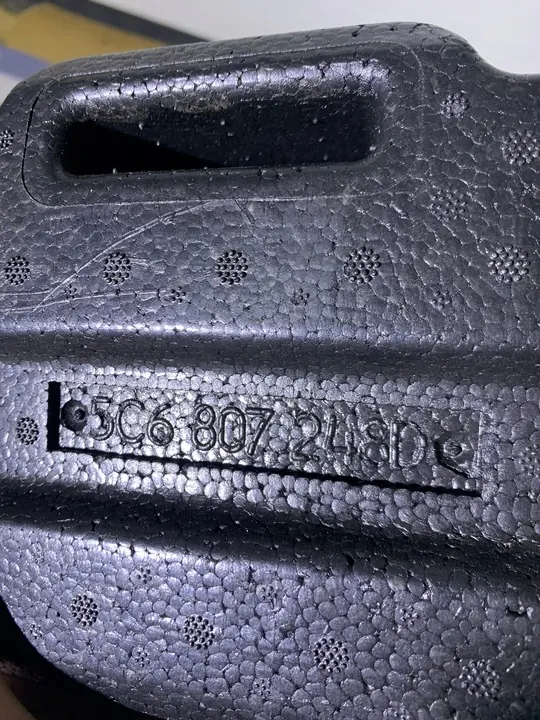 VW Jetta VI Etupuskuri OEM 5C6807248D image 2