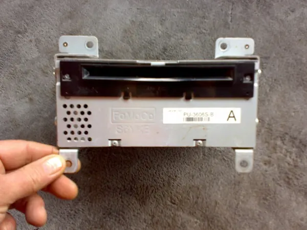Radio CD FR3T-19C107-JJ para Ford Mustang 2015- image 2