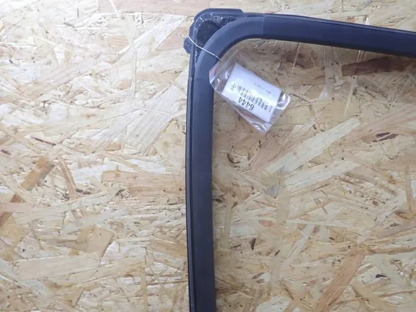 Isuzu D-Max taka oikea oven lasikehys OEM BTU2016 image 3