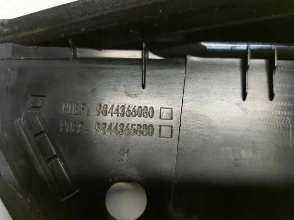 Peugeot 408 GT P54 Tampa Triângulo Direito Traseiro OEM 9844365880 image 3