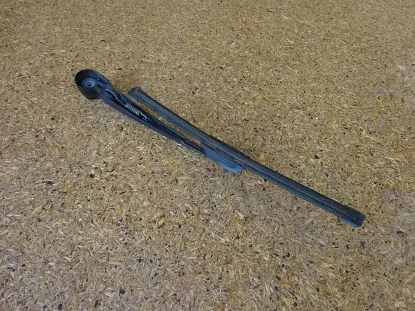 VW GOLF IV HB 97-04 Rear Wiper Arm 1J6955707A image 2