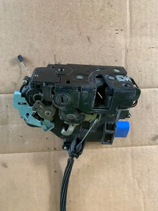 Bakre Höger Dörrlås Octavia II 7L0839016 image 3