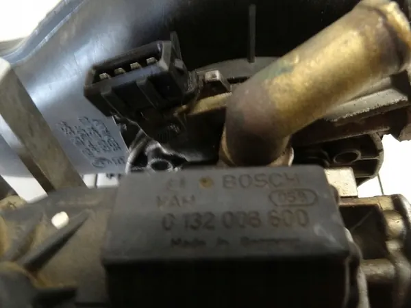 VW PASSAT B3 III 1.8 B 88-93 Couverture Monowtrysk 0132008S00 image 4