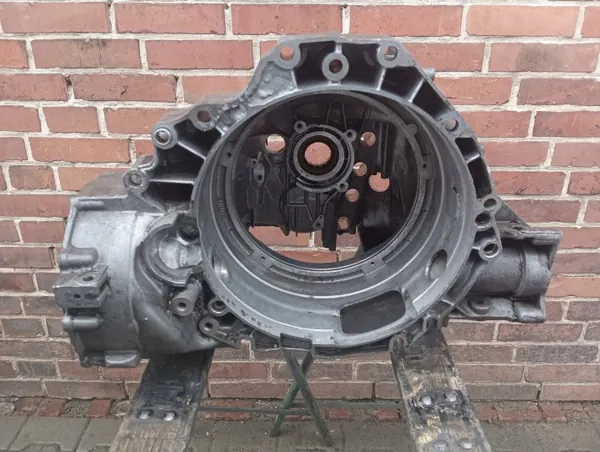 Audi S-Tronic DL501 vaihteiston etukansi OEM 0B5301103L image 4