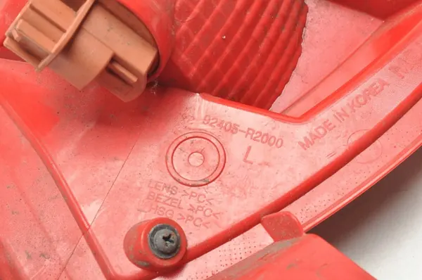 Kia Sportage V bakre vänster dimljus OEM 92405R2000 image 4