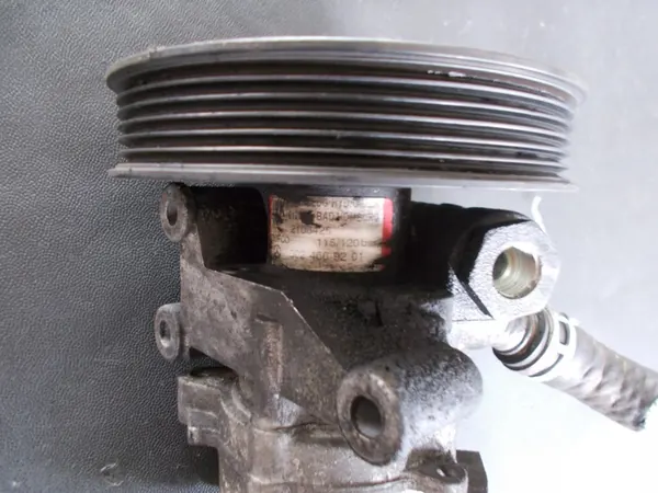 Servostyrningspump Mercedes W210 A0024668201 image 2