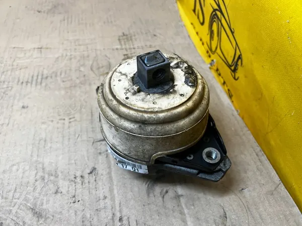 Moottorin kiinnitys Mercedes GL X166 4.7 V8 image 2