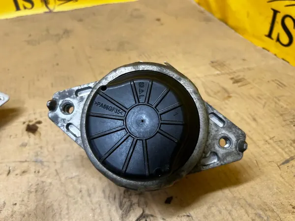 Moottorin kiinnitys Mercedes GL X166 4.7 V8 image 4