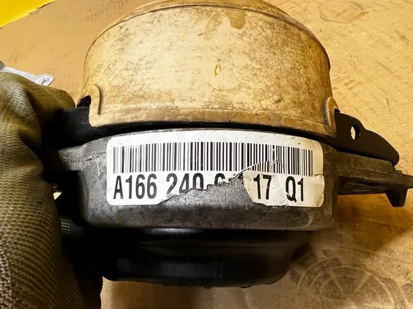 Moottorin kiinnitys Mercedes GL X166 4.7 V8 image 5