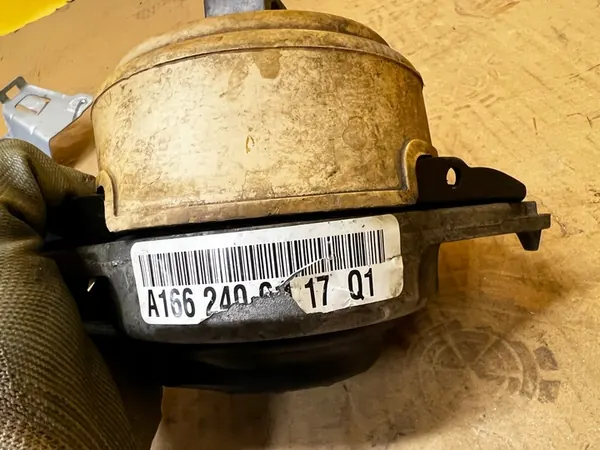 Moottorin kiinnitys Mercedes GL X166 4.7 V8 image 6