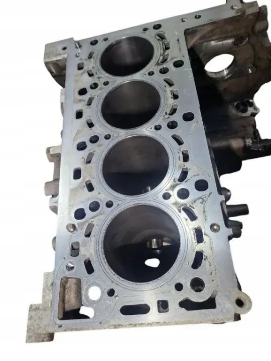 Mercedes-Benz Moottorilohko OEM 654916 C-luokka W205 image 2