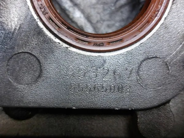 Bomba de aceite usada OEM 55565003 Opel Astra J 1.6T image 4