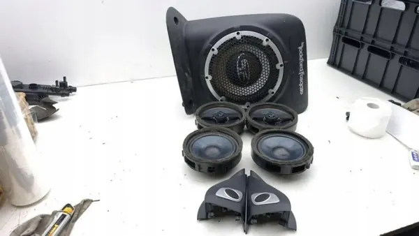Système audio OEM 8720A012 pour Citroën C-Crosser image 2