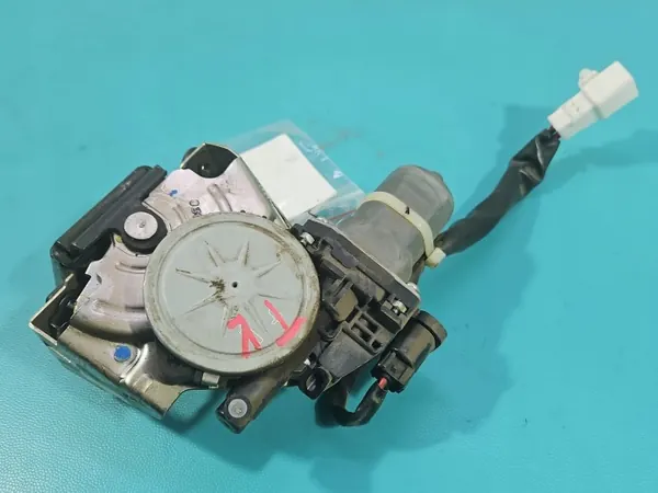 Serrure hayon OEM 163800-0062 pour Toyota RAV4 IV image 4