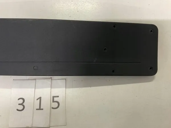 Cadre de plaque d'immatriculation Mercedes Classe C W206 OEM A2068853001 image 3