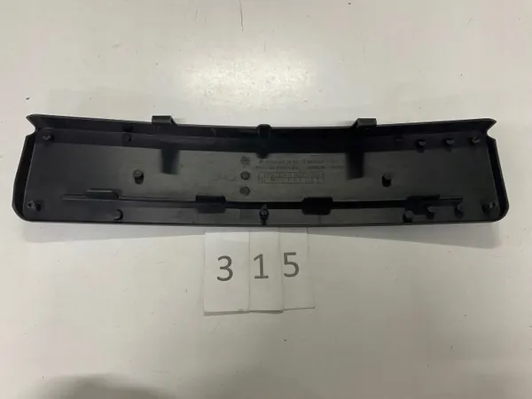Cadre de plaque d'immatriculation Mercedes Classe C W206 OEM A2068853001 image 9