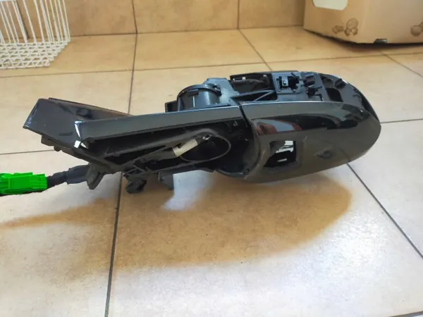 VOLVO V40 Linker Spiegelrahmen OEM - Gebraucht image 3