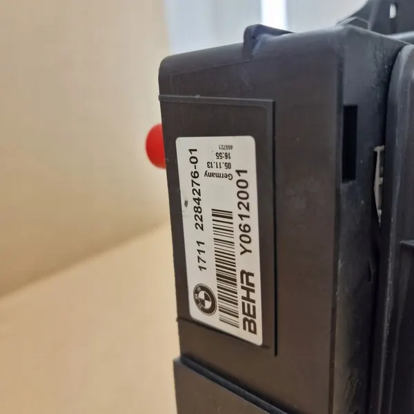 Höger kylvätskeradiator BMW M5 F10 M6 F12 F13 image 2