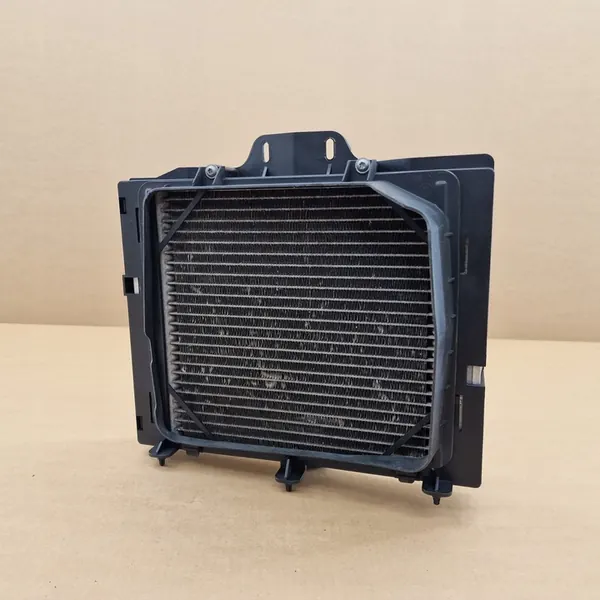 Höger kylvätskeradiator BMW M5 F10 M6 F12 F13 image 3