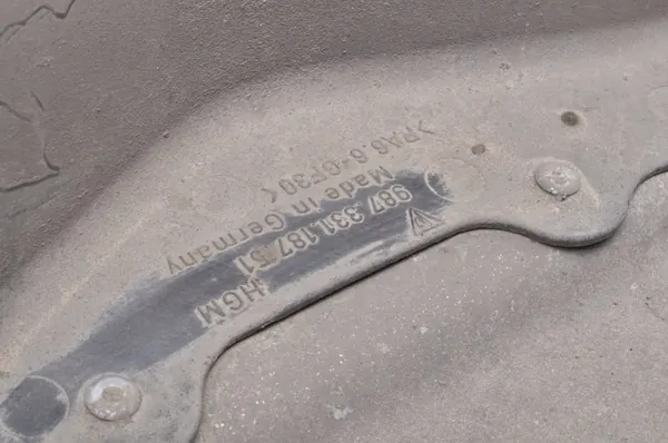 Porsche Boxster 987 Getriebeabdeckung OEM 98733118351 image 3