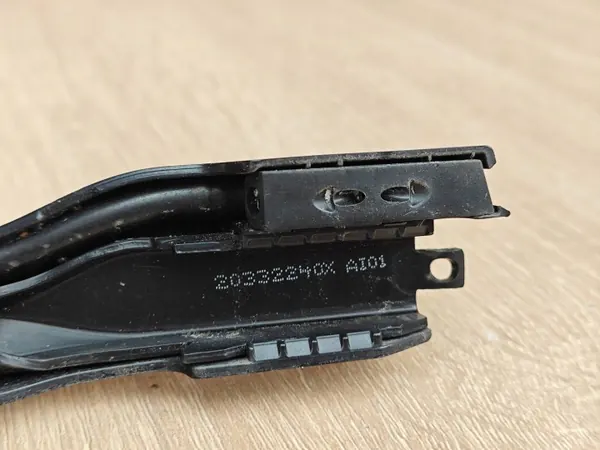 Scheibenwischerarm rechts OEM 9448920 mit Düsen image 9