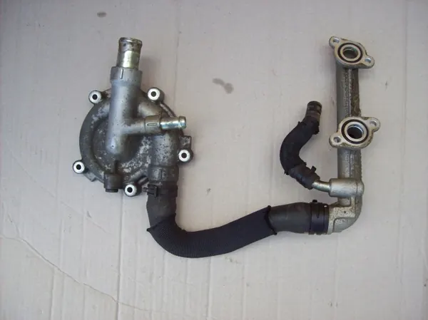 BMW Vesipumpun Kantti OEM 8543830 8544861 Käytetty image 2