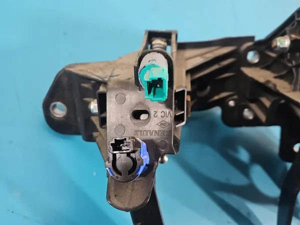 Bremspedale und Kupplungspedale Opel Movano III image 4