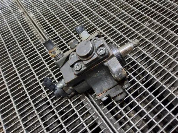Injectiepomp Opel Insignia A 2.0 CDTI OEM 55574632 image 3