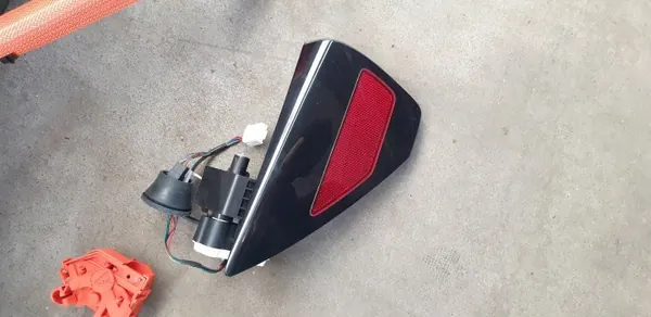 Tesla Model Y Ladeklappen-Aktuator OEM 1537264-20-B image 3