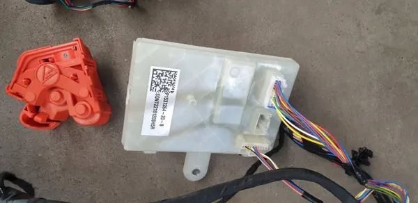 Tesla Model Y Ladeklappen-Aktuator OEM 1537264-20-B image 4