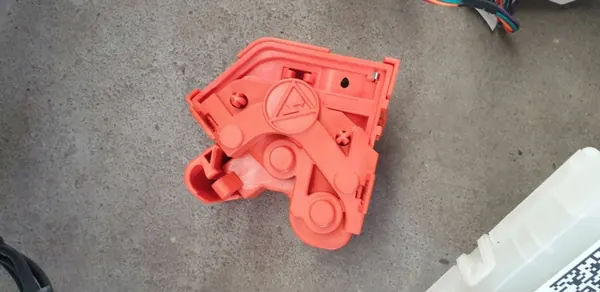 Tesla Model Y Ladeklappen-Aktuator OEM 1537264-20-B image 6