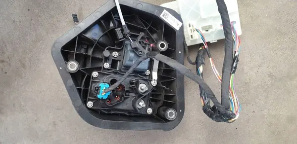 Tesla Model Y Ladeklappen-Aktuator OEM 1537264-20-B image 8