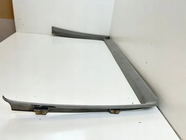 Pilar A Mercedes-Benz OEM A6387377171 Usado image 3