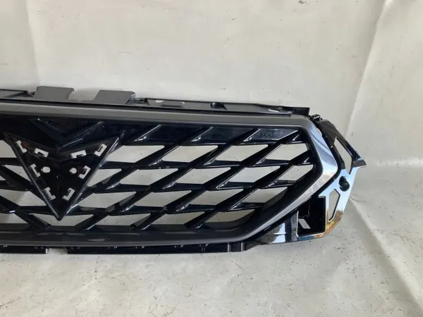 SEAT Ateca Cupra etujäähdytinverkko OEM 8U0853653A image 3