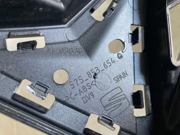 SEAT Ateca Cupra etujäähdytinverkko OEM 8U0853653A image 6