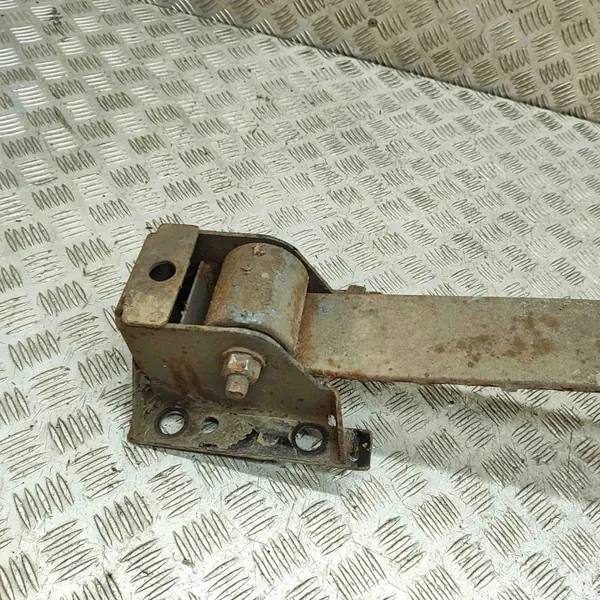 Opel Movano B 2019 Hinterfeder rechte Seite OEM 95509152 image 4