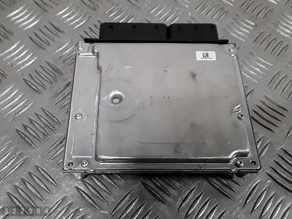 BMW X1 E84 ECU OEM 8512499 - 2000td Motor image 3