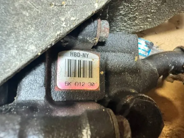 Ohjaustehostimen pumppu Ford Fusion Fiesta MK6 1.6 5KD1230 image 3