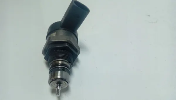 Sensor de pressão de combustível Volkswagen Phaeton 2006 OEM 057130764E image 3