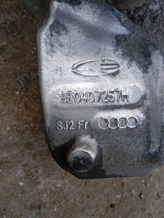 Audi A4 S4 B7 Snodo di sterzo sinistro image 3