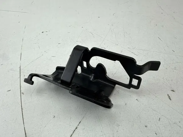 Linke Kofferraumabdeckung Halterung OEM A2058605700 image 3